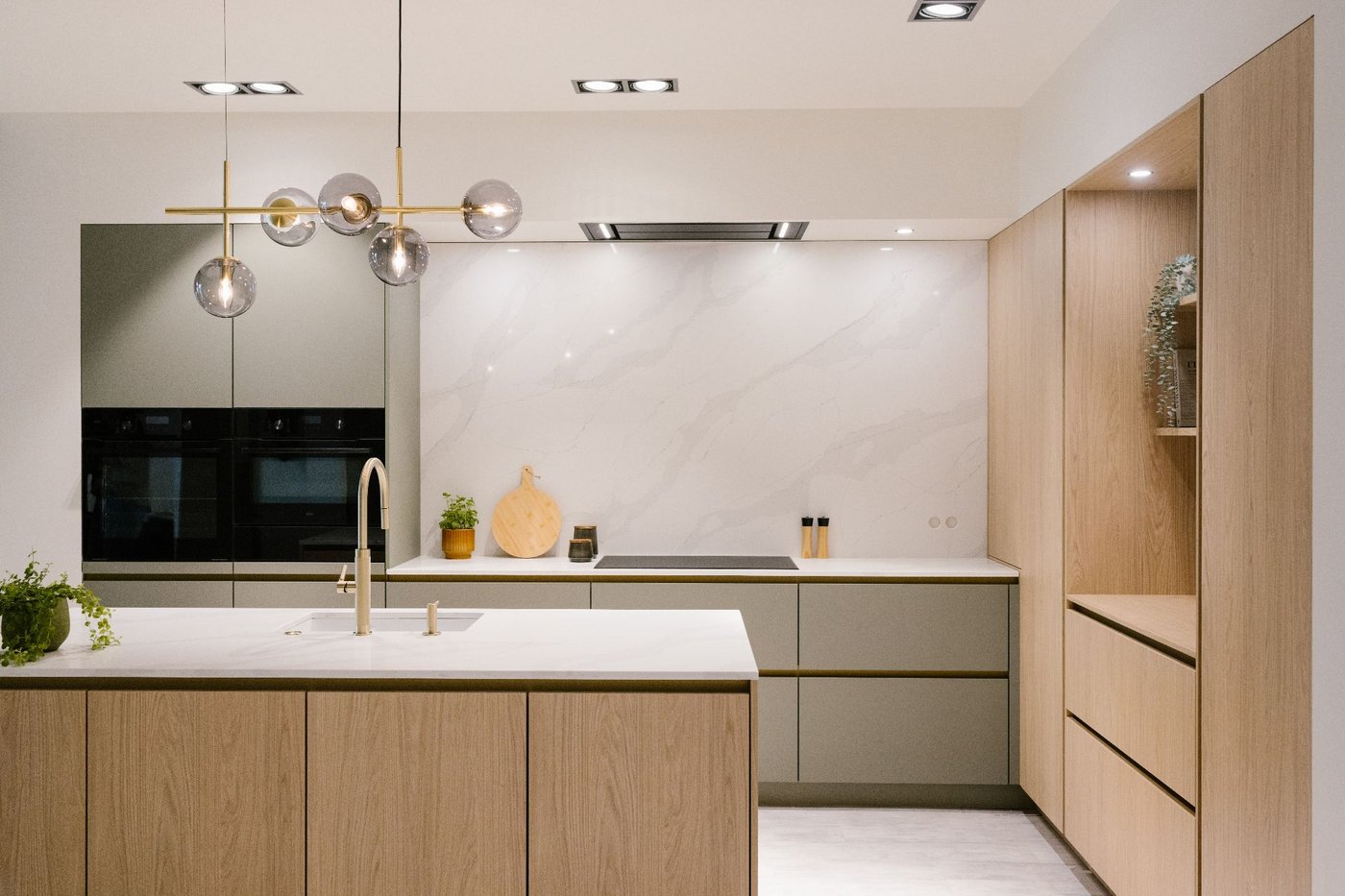 Cuisine moderne avec des couleurs claires 