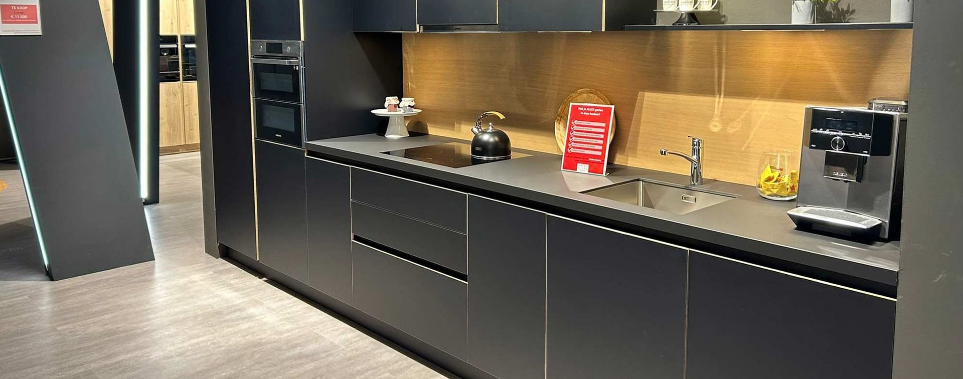 compact Yula Black